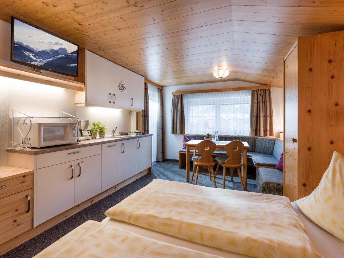 Gaestehaus Roland เคิร์ชแบร์ก อิน ทิโรล ภายนอก รูปภาพ